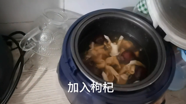 桃胶花胶煲汤 桃胶炖花胶功效与作用 桃胶花胶煲汤 桃胶炖花胶功效与作用