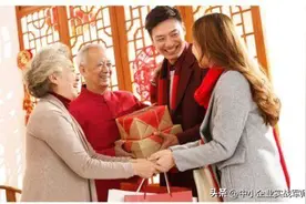 女朋友第一次上门，男方父母应该给多少钱见面礼合适？图片