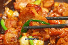 生啫鸡煲 啫啫煲一旦出水就等于水煮，不香了图片