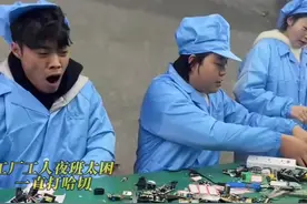 电子厂里的夺命流水线：女工上夜班累倒，靠着箱子狼狈入睡图片