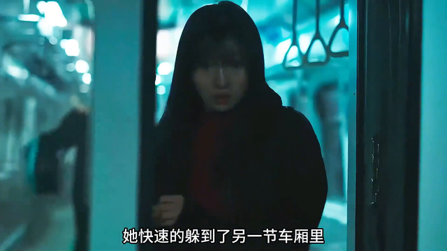 女孩晚上乘坐地铁，却遭遇了一件可怕的事情！《诡异列车》