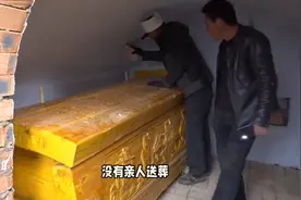 迁坟惹祸：迁绝户坟后厄运连连，一个村庄的警示故事图片