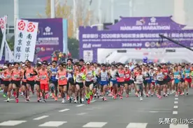 全马跑进330，月跑量一般要达到多少？图片