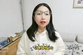 养鸡遇到鸡冠上面一片白，这是冠癣起来啦图片