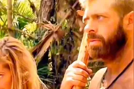 陌生男女赤裸挑战荒野求生二十一天。 "荒野求生 "野外生存 "图片