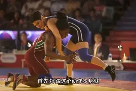 梦见和别人摔跤图片