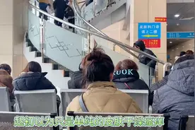 最近一个月，跑了几个医院、诊所，最后去安医皮肤科看好了。图片
