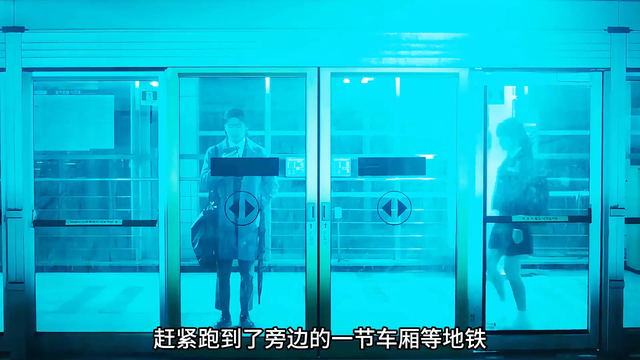 女孩晚上乘坐地铁，却遭遇了一件可怕的事情！《诡异列车》