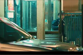 黑老大被抓，小弟扫平警察局图片