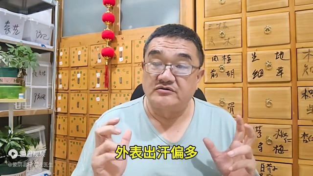 脐周有硬块，按着硬痛还跳动，这是什么情况？