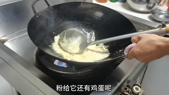 客人点60年代老菜，厨师没人会做，洗碗工一出手把客人镇住了