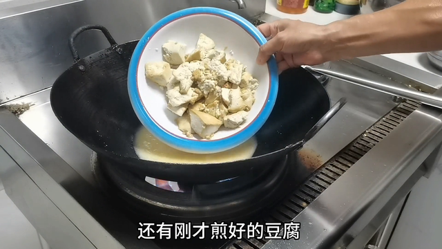 客人点60年代老菜，厨师没人会做，洗碗工一出手把客人镇住了