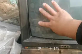 收废品收到30年前进口彩电，谁认识啥牌子？有收藏价值吗？图片