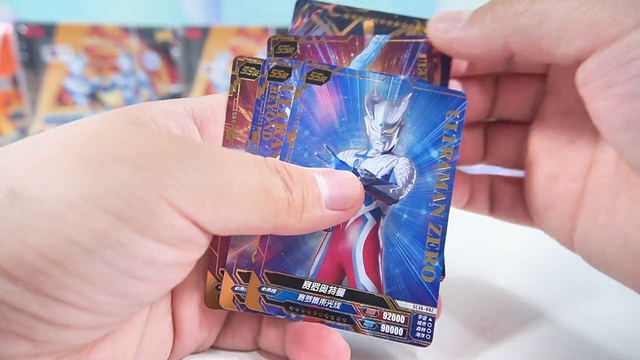 终于拆到奥特曼卡豪华35弹了 #卡片