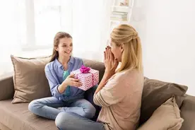 研究生刚入学有没有必要给导师送礼？图片