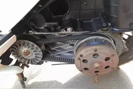 为什么很多踏板摩托排量是汽车的十分之一，但感觉油耗却是...图片