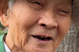 90岁北京爷爷一人独居，身体硬朗能自理，长寿秘诀很简单视频封面