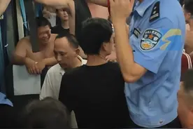 7月2日晚，K1373次列车脱线停运3小时。亲历者：车里非常闷热，感觉快要窒息。要求开门被拒绝，有乘客砸开车窗。