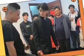 不是 云南人怎么结婚也要摇啊#云南人 #婚礼 #抽象 #万万没想到 #娱乐评论大赏视频封面