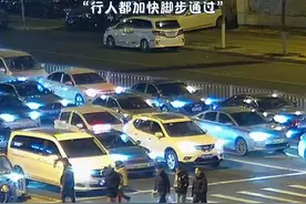 车让人 人快走 斑马线前自觉文明礼让，“双向奔赴”暖人心！ #礼让斑马线视频封面