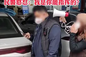 租车老板不退押金女子拿喇叭喊话：打倒黑公司 拿回血汗钱视频封面