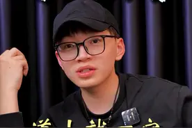 一招教你辨别真假道士 最近小国刷视频总是能刷到很多“假道士”本来小国也不想惹麻烦寻思看看也就罢了，但是就在昨天有个刷了我视频很久的粉丝找到小国，说自己被抖音的一个“道士”给骗了多少多少钱，今天决定给粉丝朋友们分享一个辨别真假道士的视频，希望大家擦亮双眼不要被假的给欺骗
#国学文化 #易学智慧 #易学文化视频封面