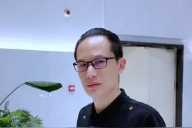 当人事让财务上班喊口号 