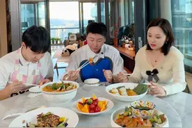 今天凯凯给我们安排了泰国菜，还和美荔约定好，和凯凯一起给她家把关新保姆 #19岁男保姆  #00后男保姆  #vlog日常  #我的生活日记  #正能量视频封面