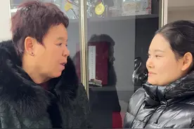 平时婆婆省吃俭用不舍得打扮，今天儿媳妇带她做新发型，换上新衣服打扮成另一种风格，不仅人显得年轻了，操劳的脸上更多了份喜悦#乡村生活家 #新农人计划2024视频封面