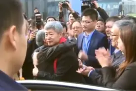 西安交通大学书记张迈曾退休，校长王树国洒泪拥抱视频封面