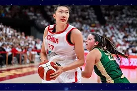 女篮遭澳队完爆！宫鲁鸣被骂惨，四点操作遭球迷严重质疑1