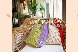 钩织镂空手腕包教程！快艾特你身边最巧的他！
#手工diy #手工视频封面