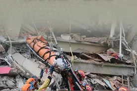 新华社消息｜中方救援队在缅甸曼德勒成功救出一名孕妇视频封面