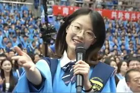 太甜啦！6月21日，2025年#青岛大学毕业典礼 ，三位女生合唱《说爱你》，学士服也藏不住这溢出屏幕的甜！#毕业季 #青岛大学视频封面