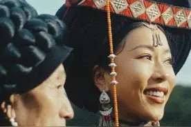 上城士音乐企划第一期吉克隽逸 《妈妈的星星》MV全新上线 尽管不能天天见面，但每当遇到问题时吉克隽逸知道，妈妈永远都在。
这首关于妈妈的歌@吉克隽逸 在5月10日的成都演唱会上首次演唱，让很多人动容。在这首歌里，吉克隽逸并没有拘泥于自己的母女情愫中，“星星”不只是闪烁的光阴，“妈妈”的呼唤也似是来自更远大渺阔的场域。
星星会送你离开，也会把你接回来。
#吉克隽逸妈妈的星星mv #吉克隽逸星星的诉说
