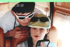 胡先煦叫赵昭仪昭儿诶！俩人一起看照片贴的也太近了吧！真的忍不住嗑一口的程度啊！ #胡先煦 #赵昭仪视频封面