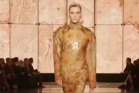 【巴黎时装周】Saint Laurent 2025年秋冬女装 #时装秀 #潮流穿搭视频封面