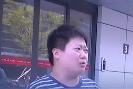 8月29日（发布），山东济南，车主孙女士在济南历城保时捷中心维修车辆期间，因维修人员操作失误导致挡风玻璃破碎，车主表示车辆落地160万元，二手折旧费在10万元以上，4S店认为索赔金额不合理。视频封面