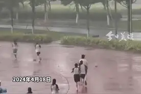 广州市教育局回应：考务组随后同送考学校带队老师沟通，明确告知本组考生可申请重考本项目或缓考，且缓考只需考中长跑项目，原二三类项目成绩保留。经征询考生意见后，本组考生均决定待气象条件好转后重考本项目。视频封面