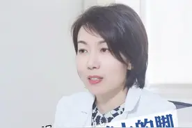 把脚气的皮屑放大100倍，都是真菌孢子和菌丝，该怎么处理？ #咪康唑散 #脚气 #真菌感染 #显微镜下的世界 #科普视频封面