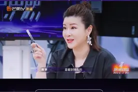 看完舞台见习生表演，#杜华  锐评R.E.D女团表现：不自信不笃定不到位，直言实力出类拔萃，但“还可以更自信”！指出问题才能改变和进步。#百分百出品  EP10正在热播。视频封面