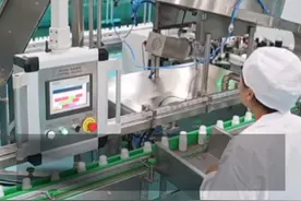 4月13日（报道），四川西昌。“全球最大蟑螂基地”在中国，220亿只蟑螂每日消耗28吨食物，主要吃奶粉和饲料。制药厂：蟑螂作为原料 能治口腔溃疡；专家：化妆品、花生酱中也有蟑螂。#蟑螂 #四川dou知道 @抖音短视频