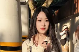 开朗大方的小姐姐，变成男生会想看身材 #上海 #街头采访 #情感 #恋爱 #是你喜欢的类型