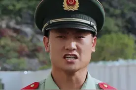 一次请假外出，让你 #梦回军营  。视频封面