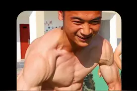 军人肌肉：为什么军人的肌肉，看起来比健身房的肌肉要硬 #军人肌肉 #训练