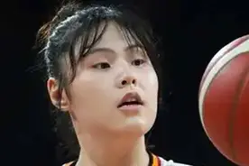 大腿级别的外援！李月汝砍下22分7个篮板，得分篮板全队最高视频封面