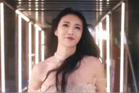 千万粉丝博主智博曾一度陷入自卑，全家人默默支持，她终于绽放出属于自己的光芒#抖音热点人物纪录片  #生活闪亮时2024  #抖音热点记忆2024 #心疼智博视频封面