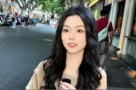 美丽又抽象的小姐姐，如果变成男生最想干嘛 #上海 #街头采访#感情 #脱单 #是你喜欢的类型