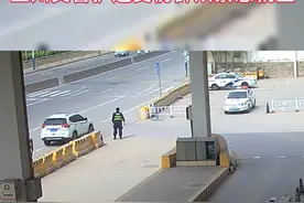 兰州公安交警争分夺秒 紧急护送受伤群众就医 #暖心救助 #交警救助暖心瞬间视频封面
