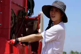 今天又接了一个1000亩地的大活，活排的满满的直接干不过来 #我的乡村生活 #新农人计划2025 #乡村守护人 #女农机手 #夏收时刻